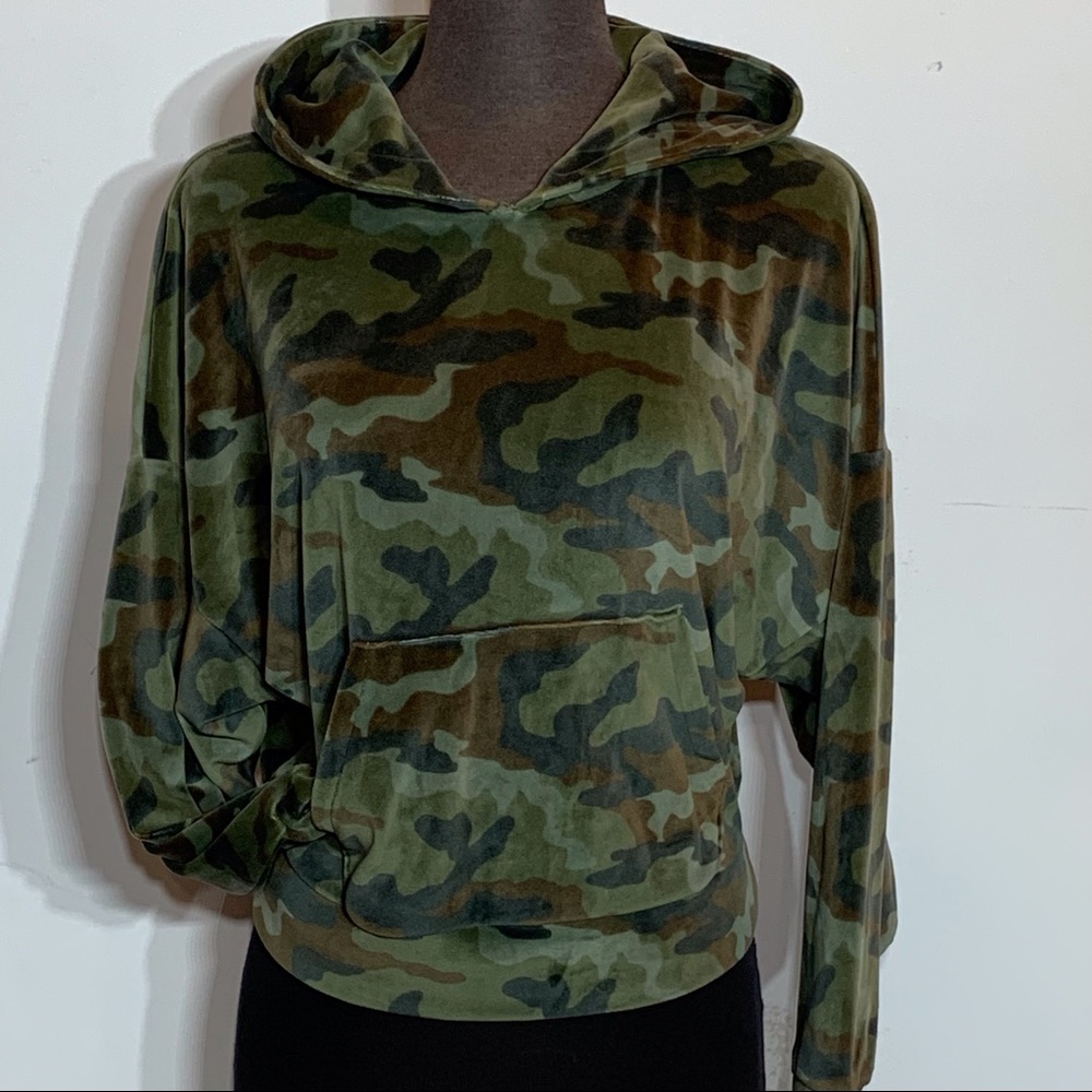 EUC American Eagle Outfitters Camouflage Pullover Plush Hoodie‎